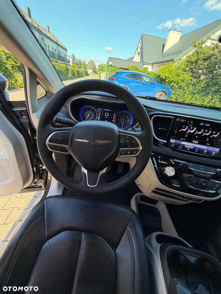 Chrysler Pacifica - 22