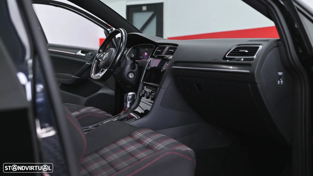 VW Golf GTI 2.0 TSI OPF DSG Performance - 36