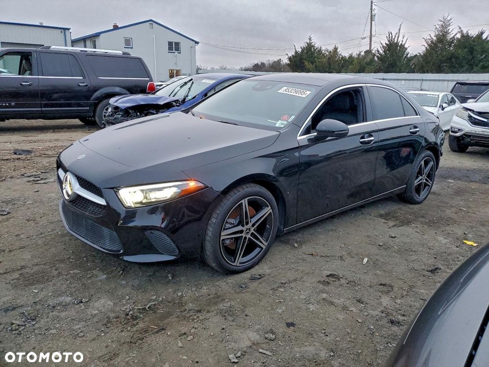 Mercedes-Benz Klasa A 220 4Matic 7G-DCT - 2