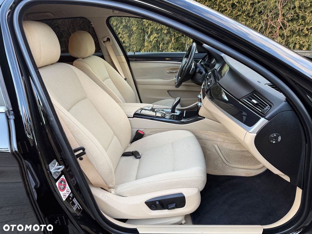 BMW Seria 5 520d xDrive - 13