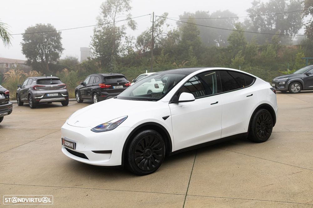 Tesla Model Y Standard RWD - 5