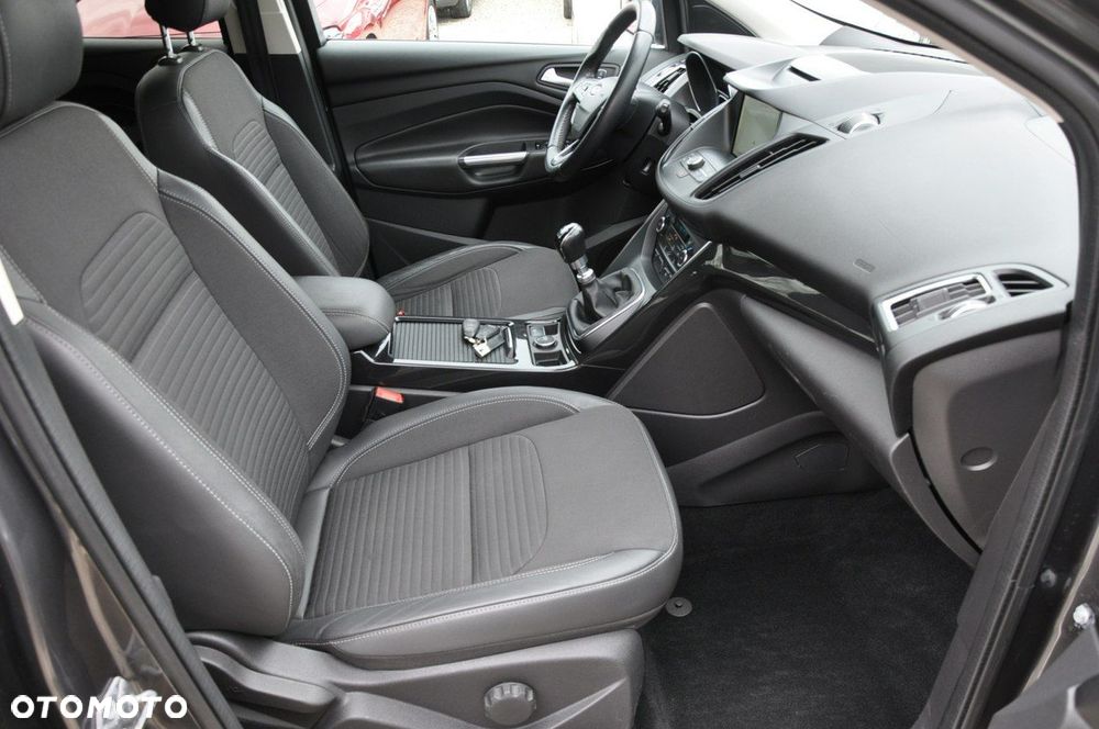 Ford Kuga 1.5 EcoBoost 2x4 Titanium - 12