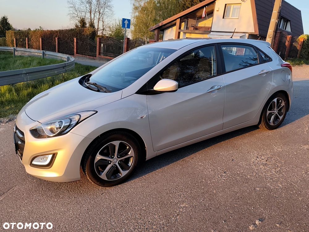 Hyundai i30 blue 1.4 YES Silver - 31