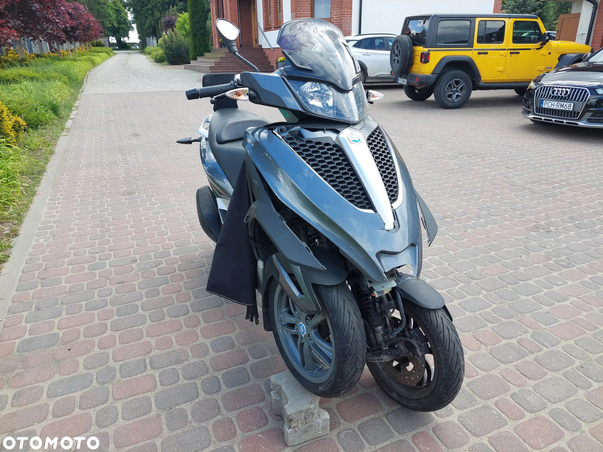 Piaggio MP-3 - 10