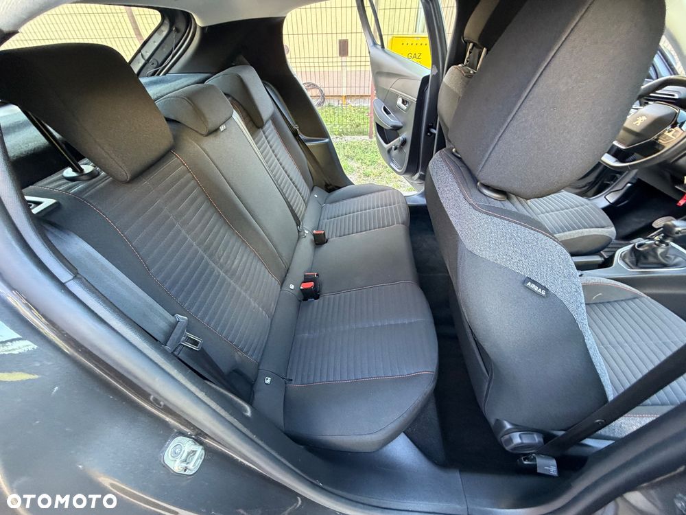 Peugeot 208 PureTech 100 Allure - 9