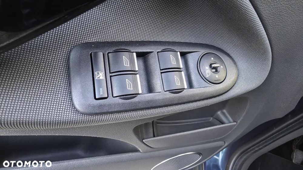 Ford Kuga 2.0 TDCi 2x4 Titanium - 24