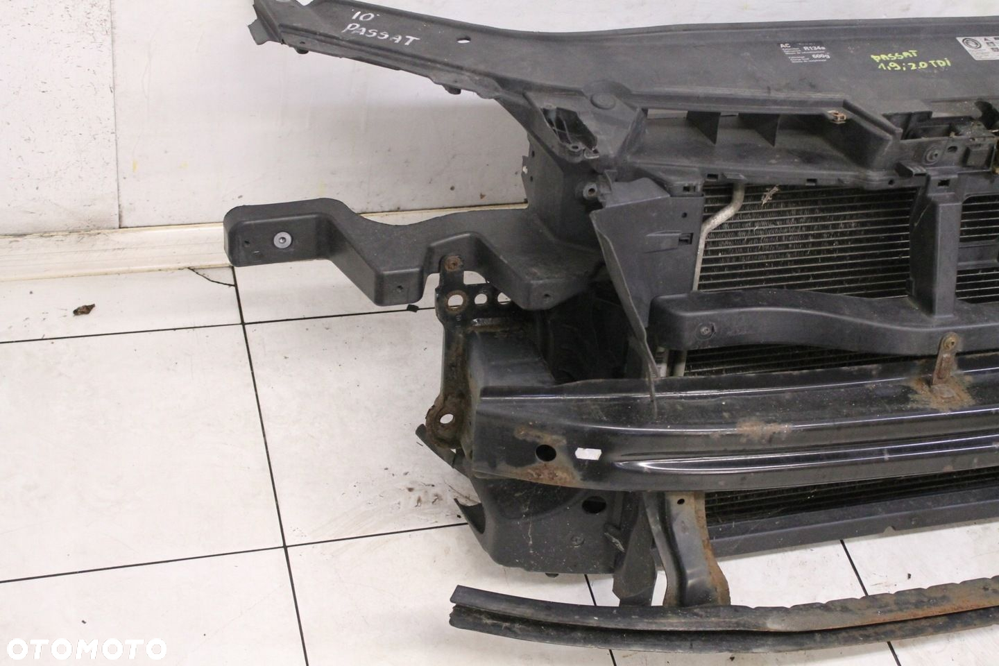 VW PASSAT B6 2.0 TDI 05R- PAS PRZEDNI CHŁODNICE - 8