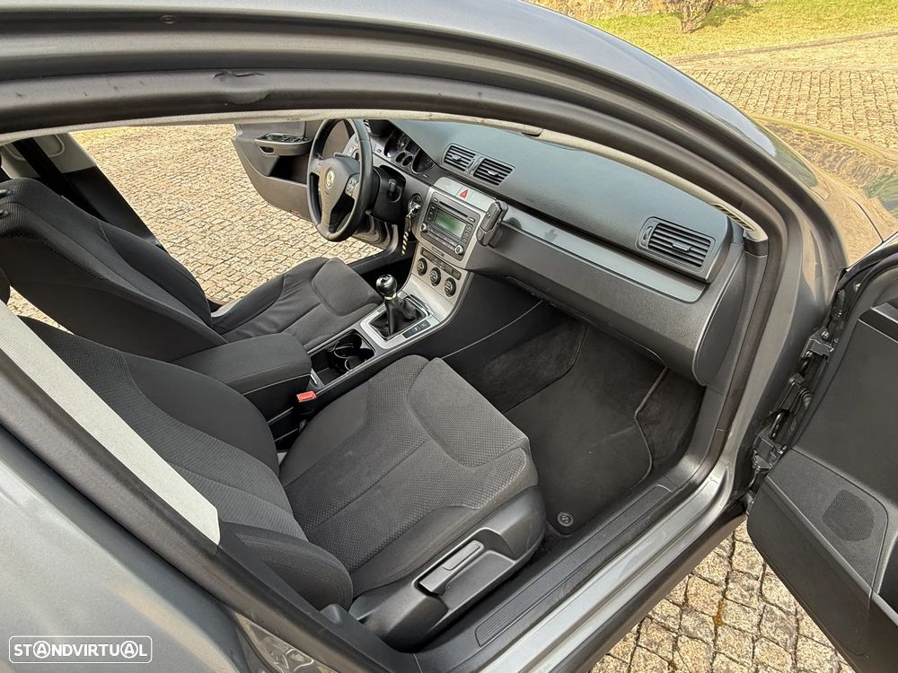 VW Passat 2.0 TDI Highline - 18