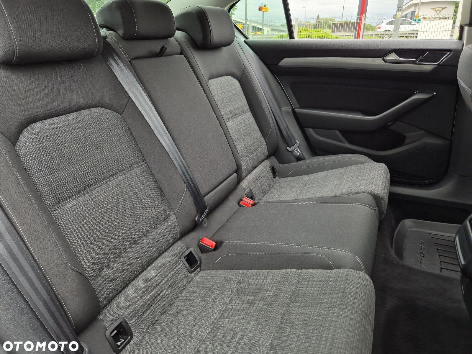 Volkswagen Passat 2.0 TSI Business DSG - 16