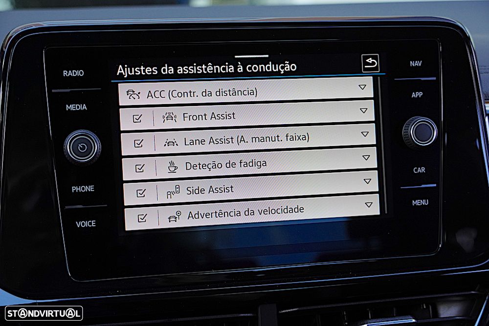 VW T-Roc 2.0 TDI R-Line DSG - 38