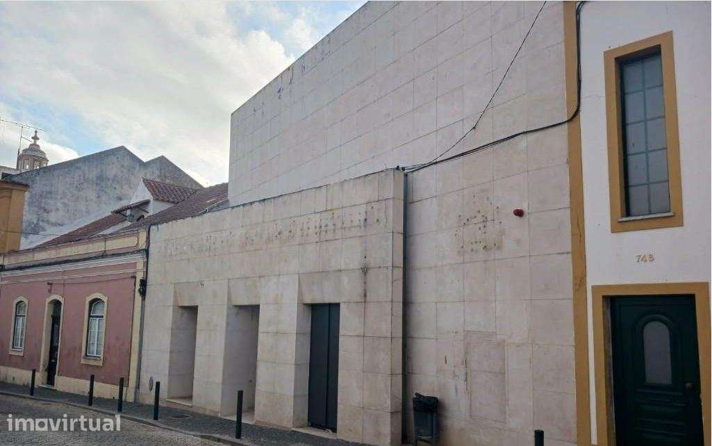Prédio/moradia originalmente destinado a serviços (ex-agência bancá... - Grande imagem: 2/19