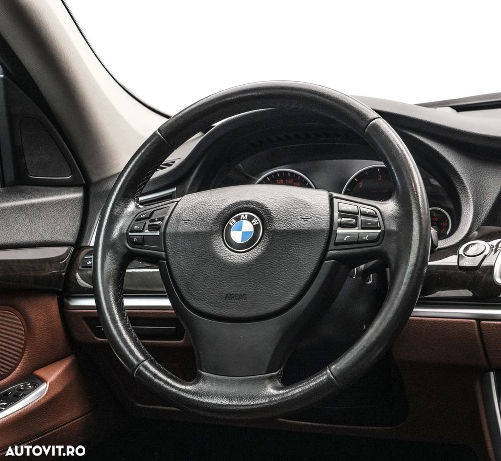 BMW Seria 5 520d xDrive - 18
