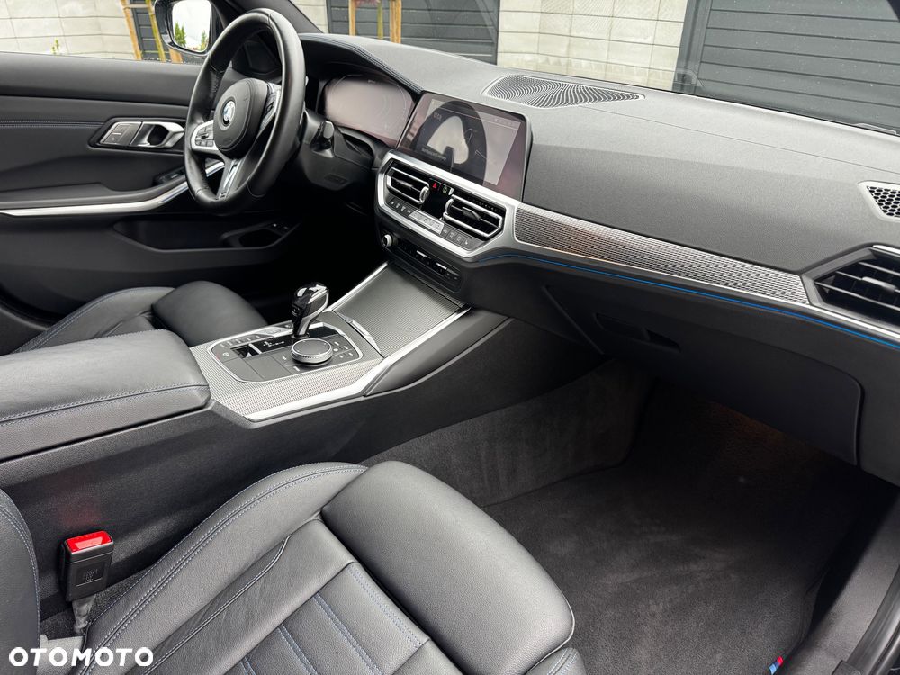 BMW Seria 3 330e xDrive M Sport - 36