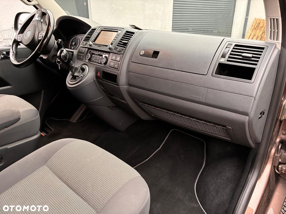 Volkswagen Caravelle - 17