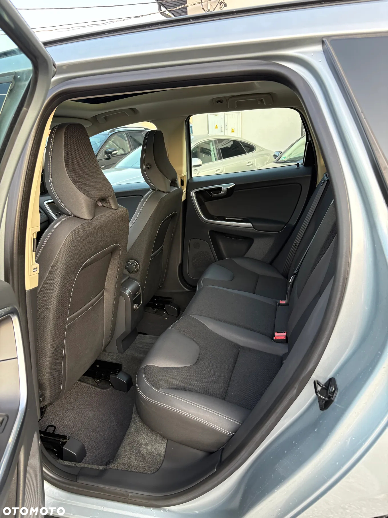 Volvo XC 60 D4 Geartronic Momentum - 11