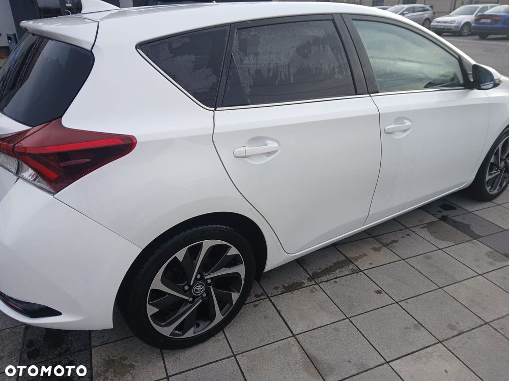 Toyota Auris 1.6 D-4D Prestige - 4