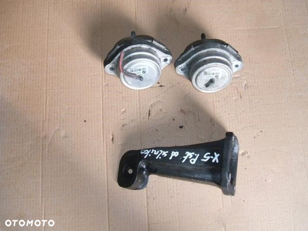 BMW X5 E53 3.0D ŁAPA SILNIKA PRAWA 6761564-02
