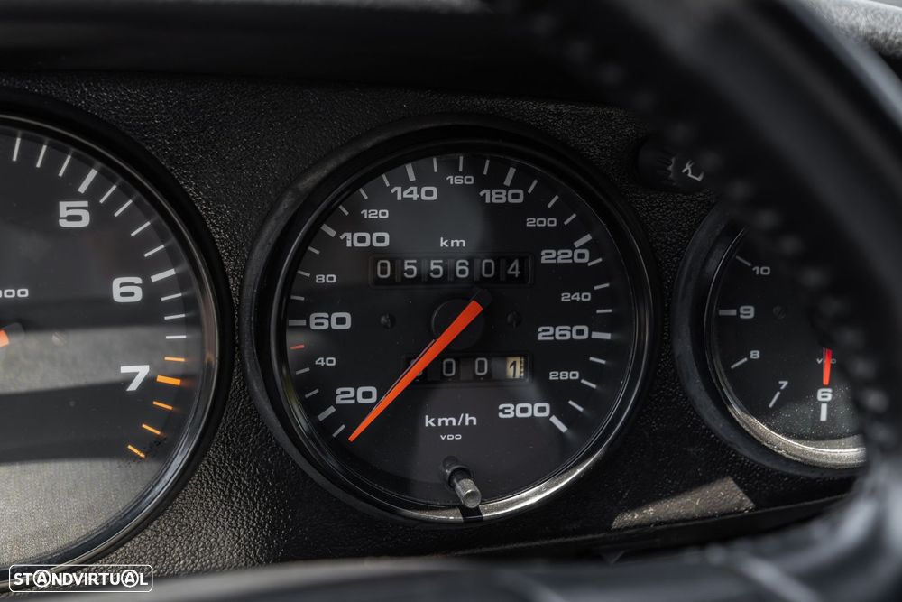 Porsche 911 Série F - 11