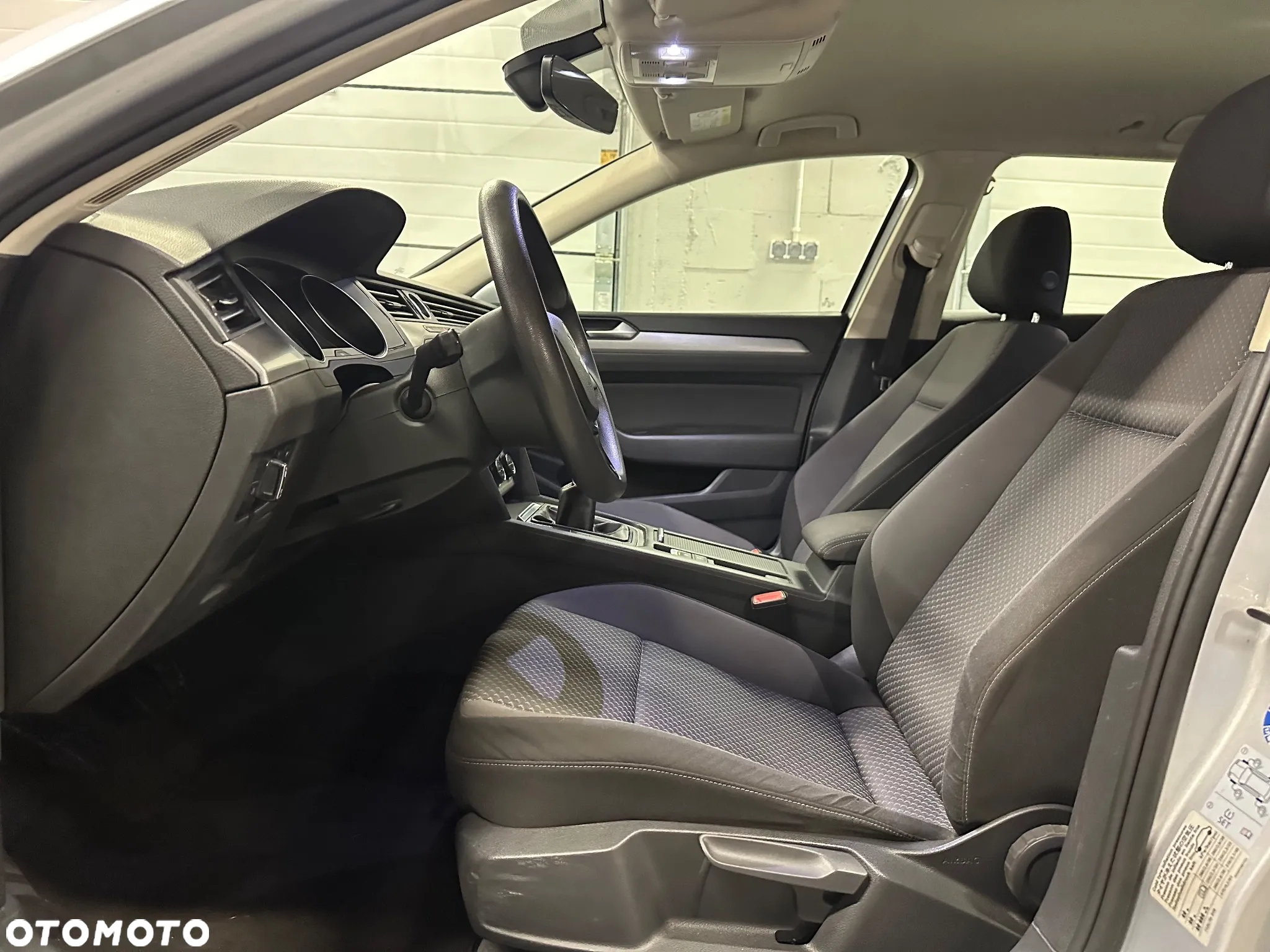 Volkswagen Passat 2.0 TDI SCR Comfortline - 14