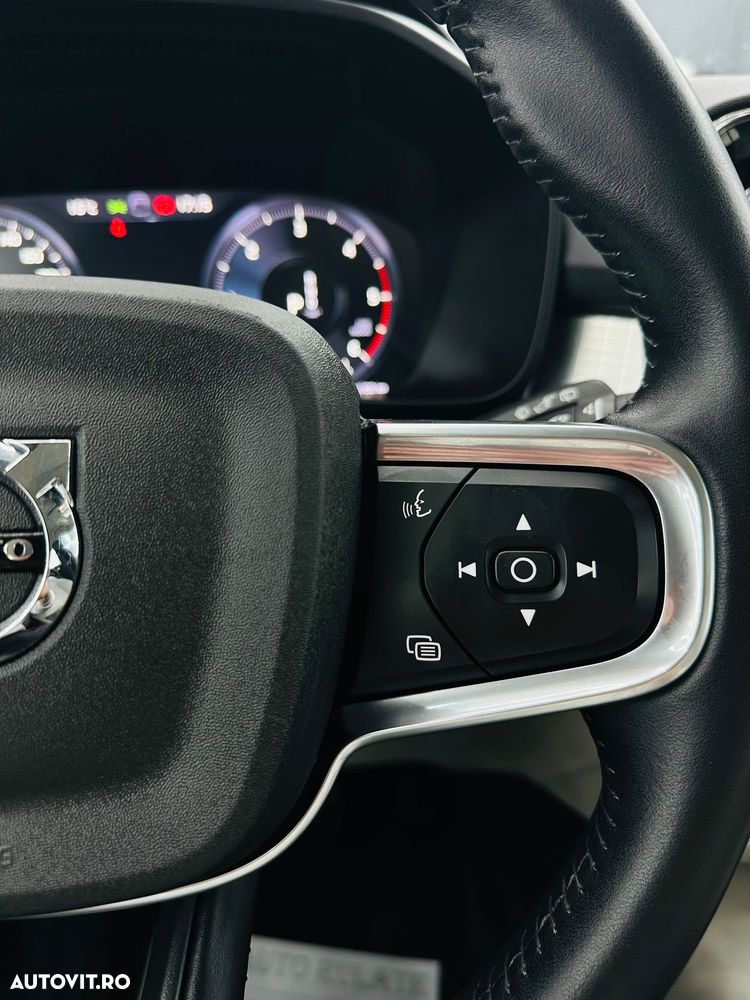 Volvo XC 40 D3 Momentum Pro - 32
