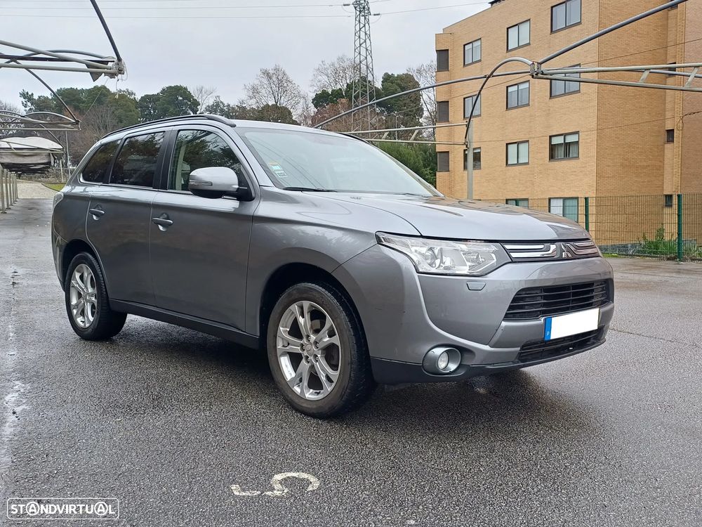 Mitsubishi Outlander 2.2 DI-D Instyle Navi 4WD - 2