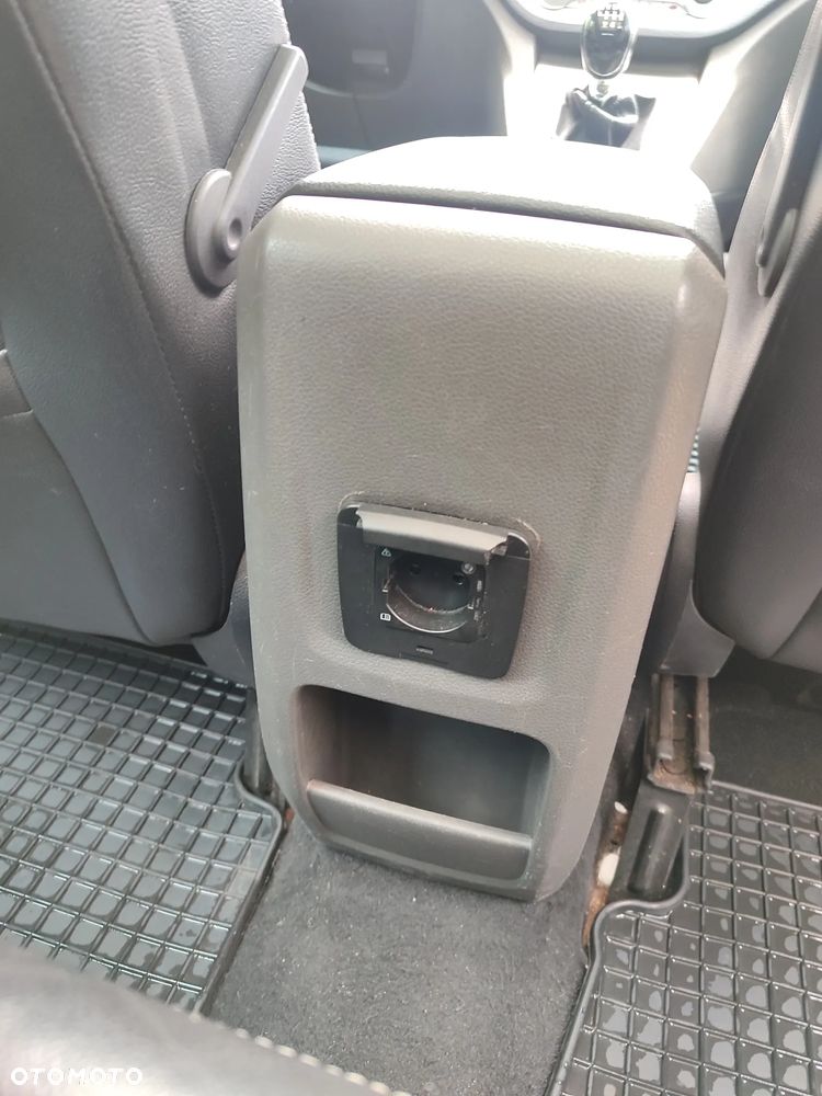 Ford Kuga - 11