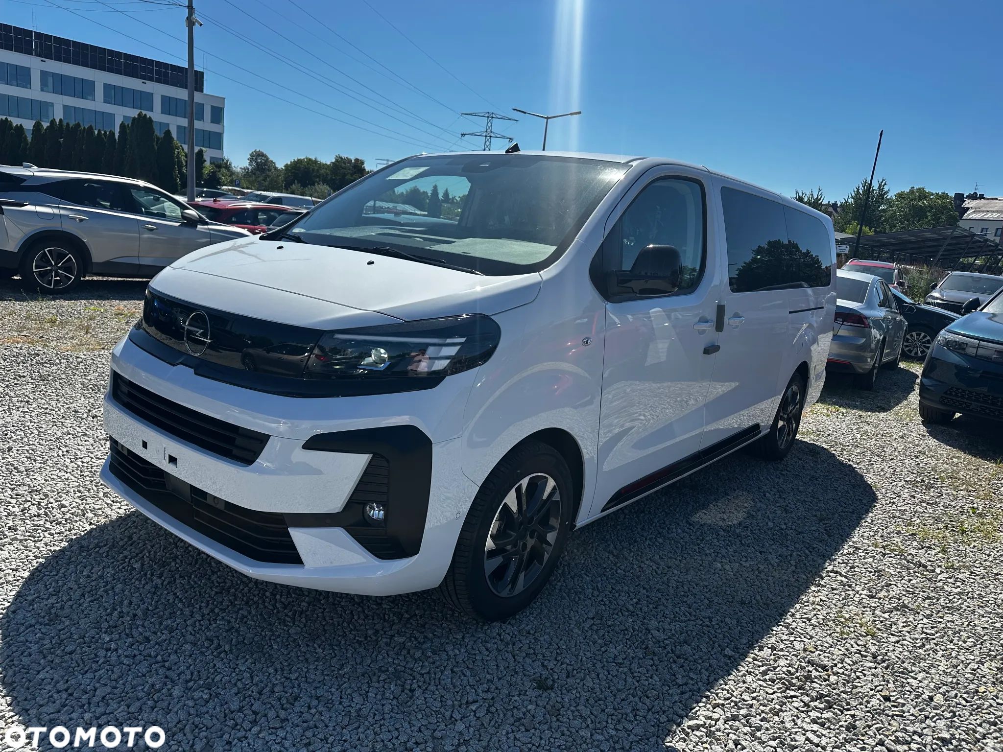 Opel Vivaro - 1