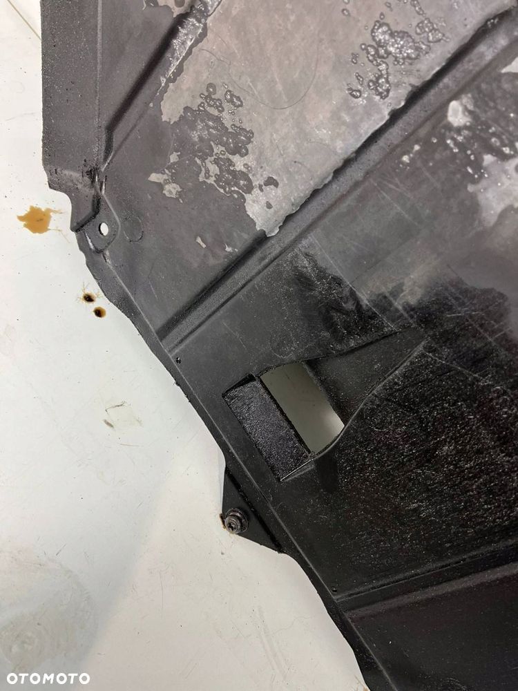 8J8825237A Osłona pod silnik Audi TT TTS Mk2 2011 - 4