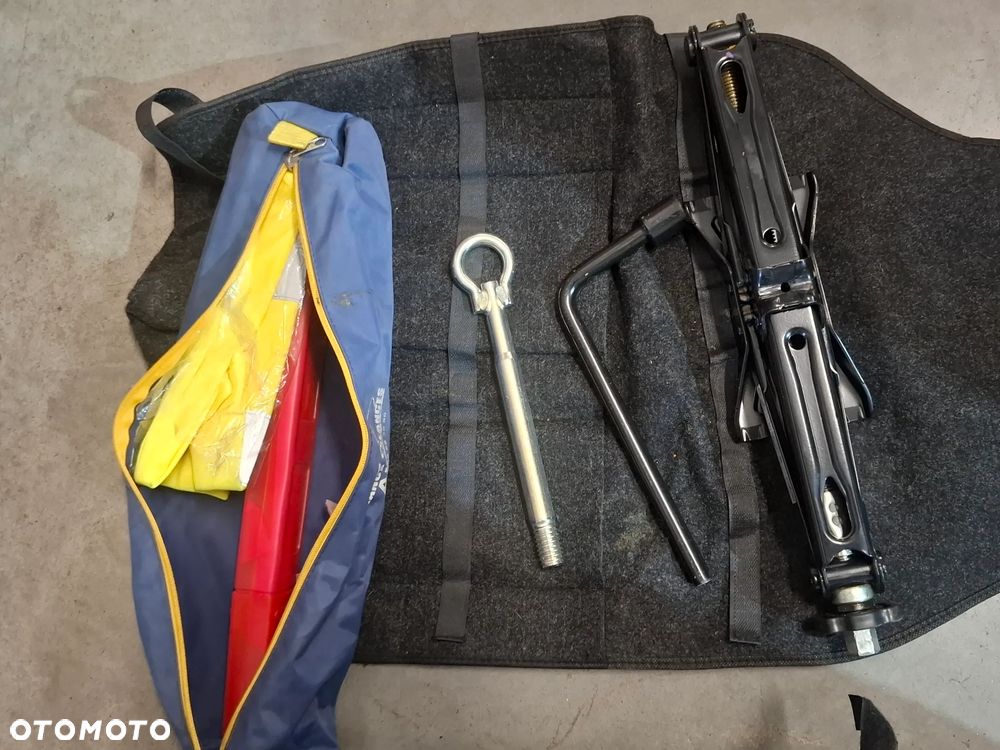 Zestaw naprawczy do kół trójkąt wkrętka Peugeot Expert III 2019 rok komplet - 2