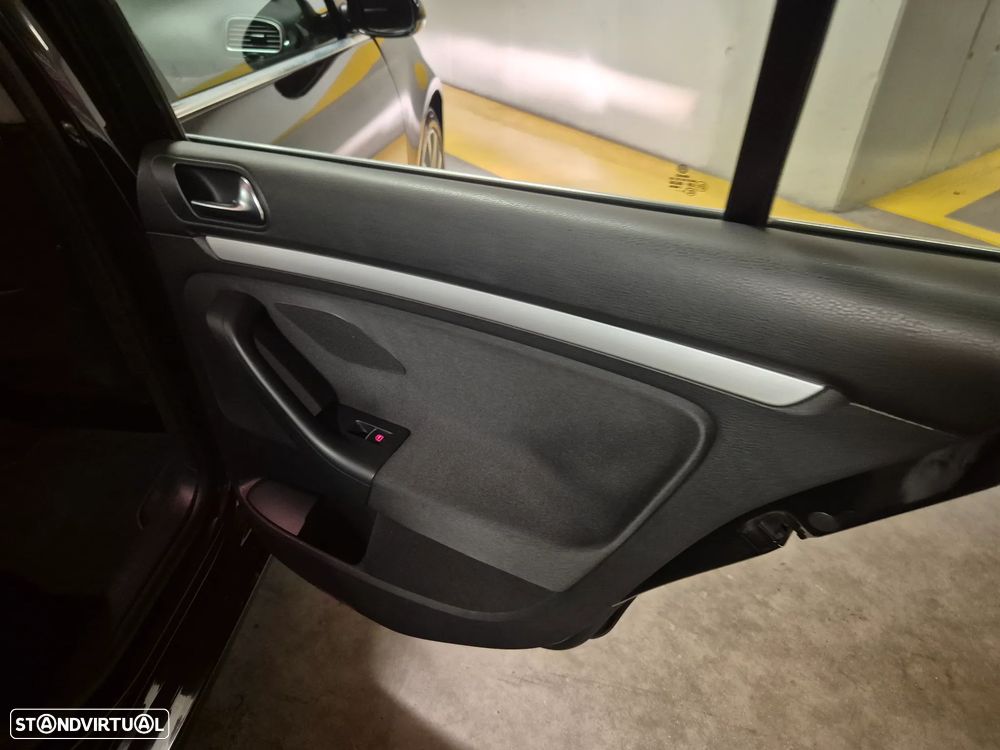 VW Golf Variant 1.6 TDi Highline - 31
