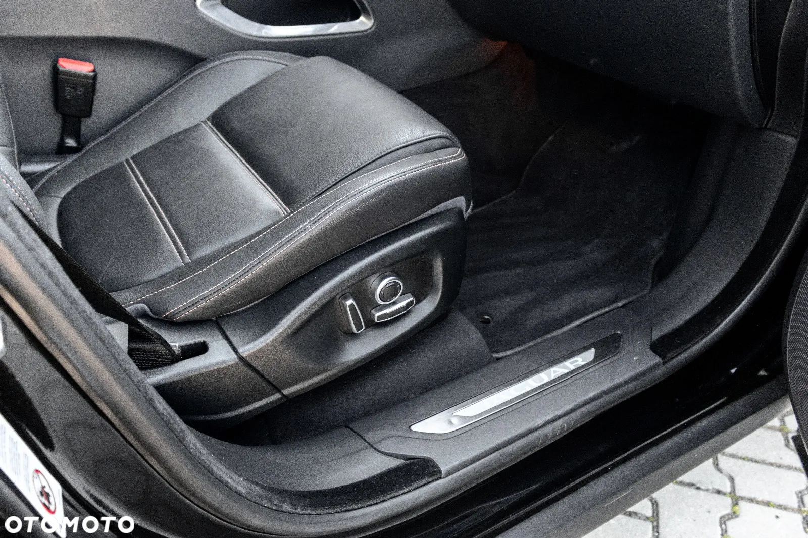 Jaguar F-Pace 2.0 i4P AWD Prestige - 17