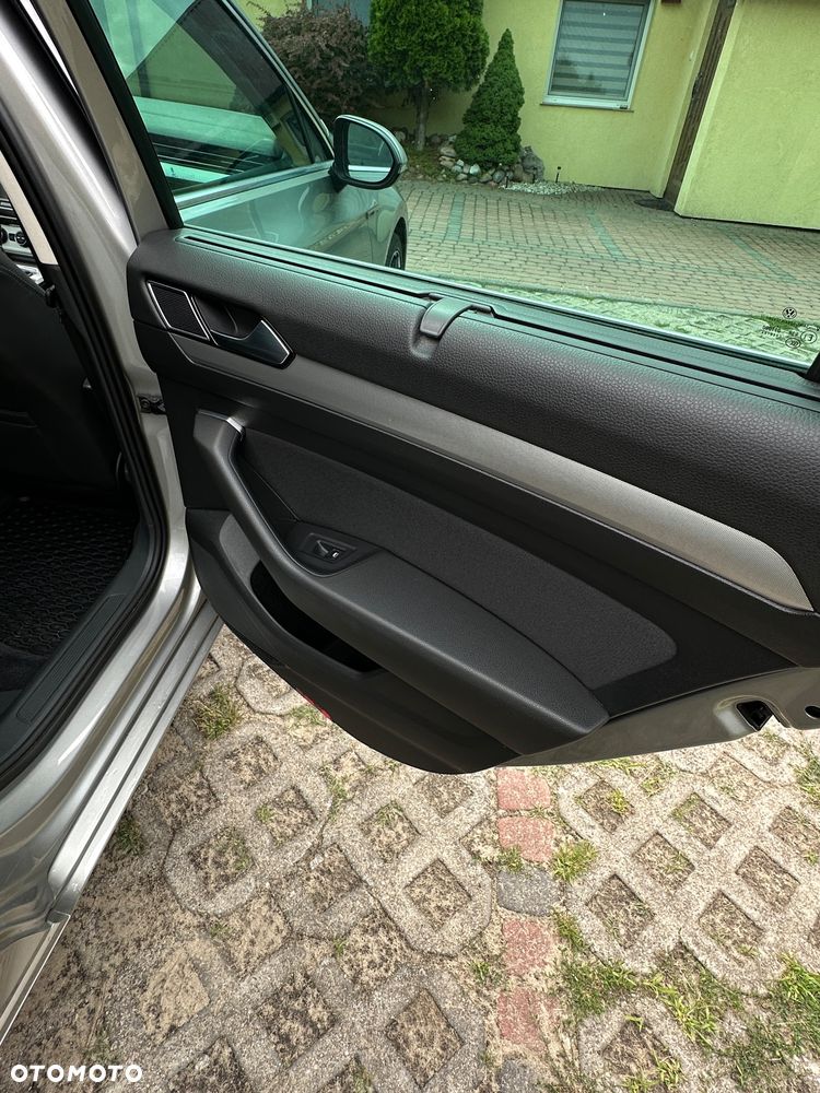 Volkswagen Passat 2.0 TDI SCR (BlueMotion Technology) 4Motion Comfortline - 13