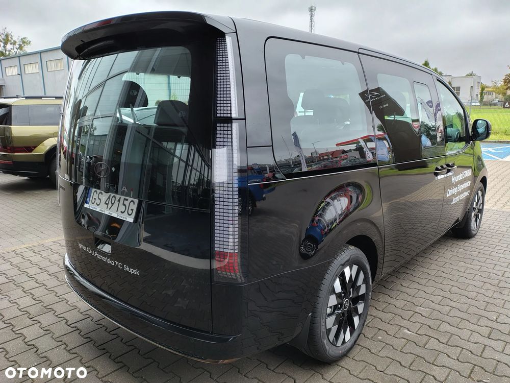 Hyundai Staria 1.6 T-GDI HEV Luxury - 10