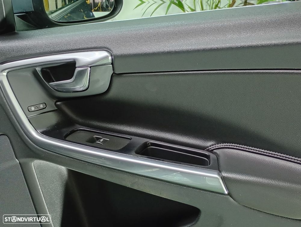 Volvo V60 2.0 D2 R-Design Momentum - 29