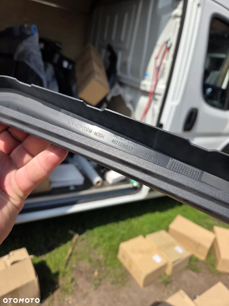 Uszczelka ramka Szyby Drzwi Lewa Przód przednia Citroen C3 Aircross YQ00069680 39149283 - 3