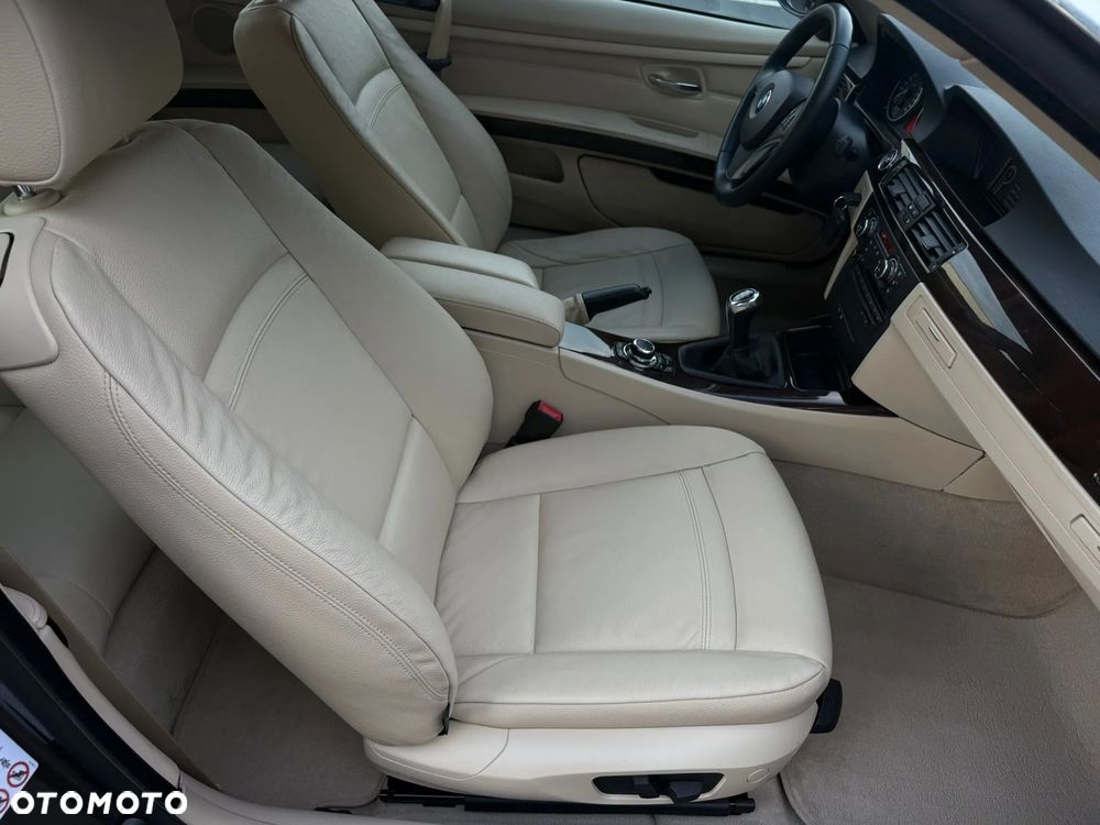 BMW Seria 3 325d Coupe Edition Exclusive - 33