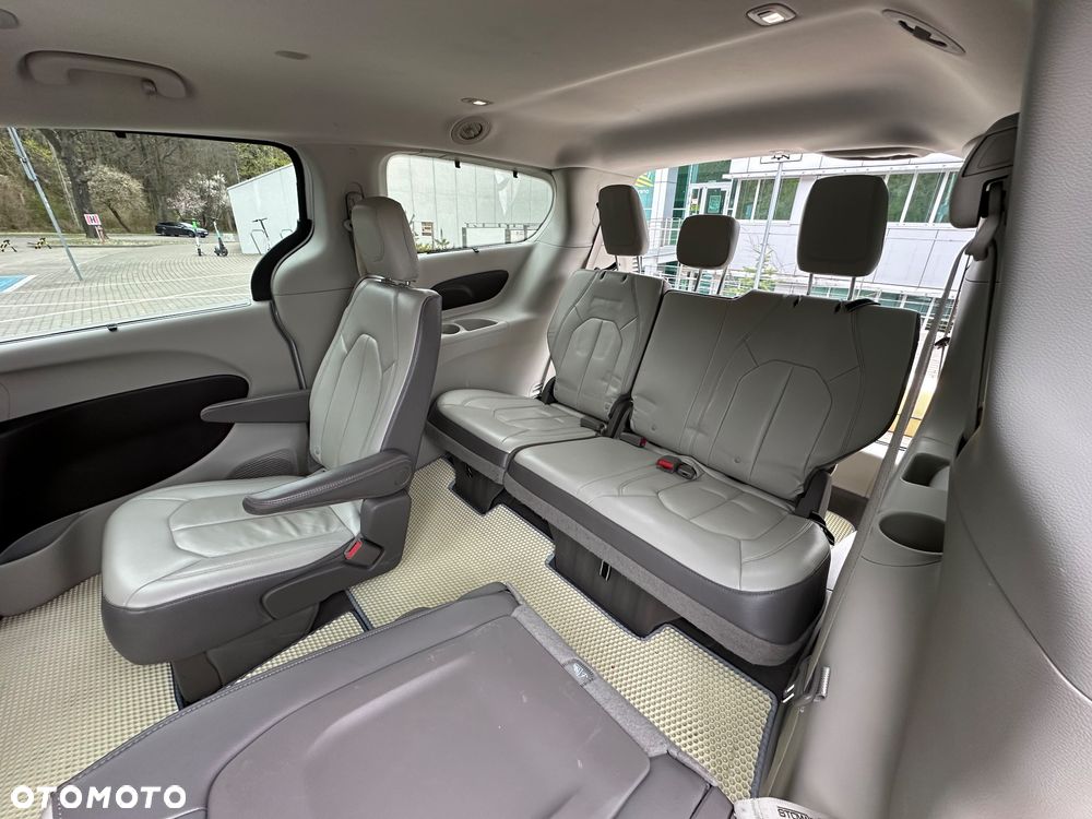 Chrysler Pacifica - 33