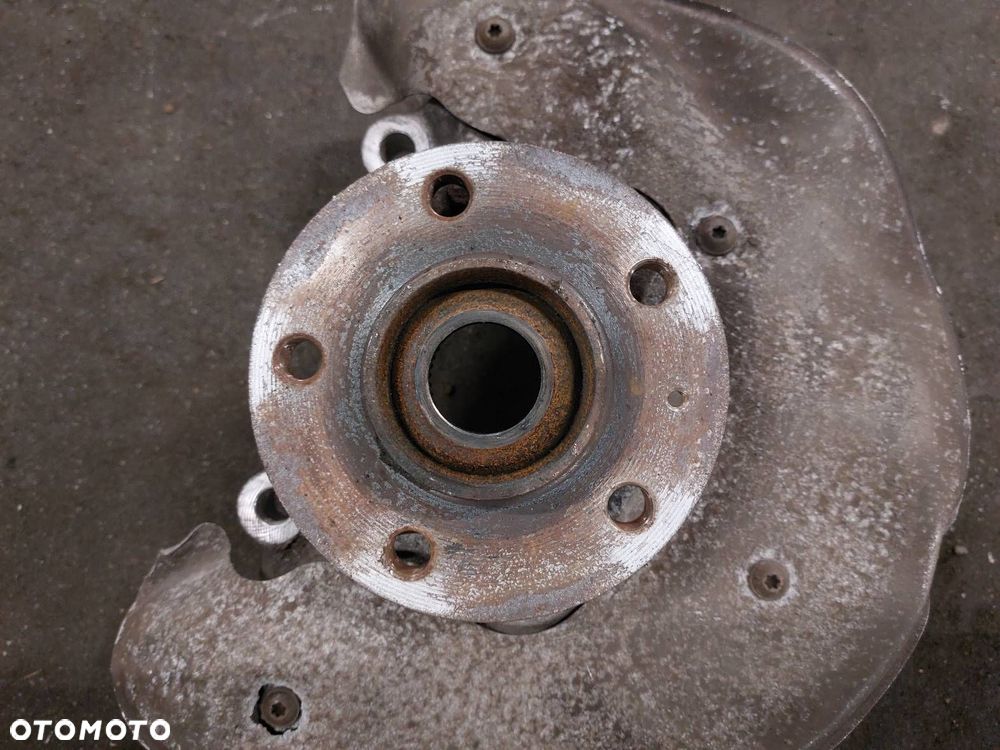 PIASTA ZWROTNICA PRAWY PRZÓD AUDI Q5 8R 3.2 FSI - 2