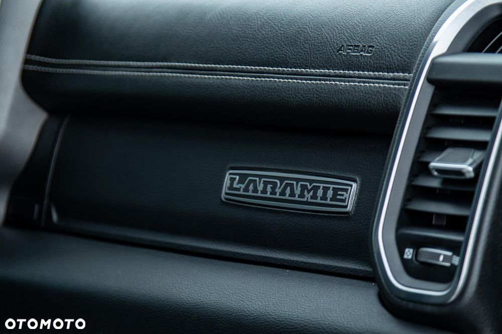 RAM 1500 5.7 Crew Cab Shortbed Laramie Black - 29