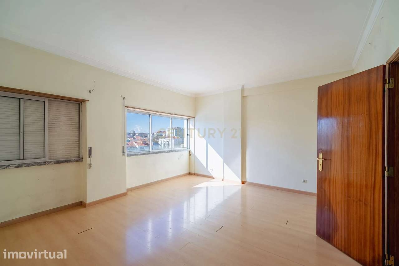 Apartamento T2 em Amora, Seixal - Oportunidade Única! - Grande imagem: 3/28