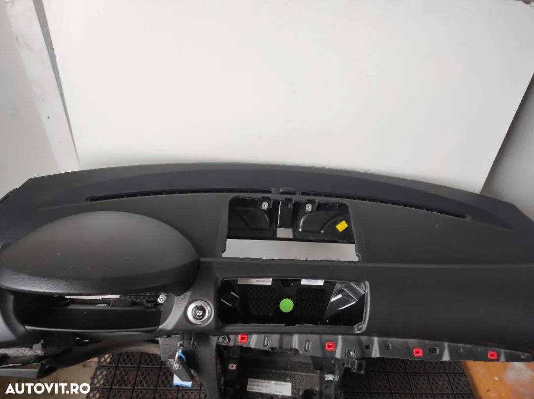 Plansa Bord BMW seria 1 E81/87/82 facelift cu airbag pasager model cu doua mufe pentru masini fara navigatie din fabrica - 1
