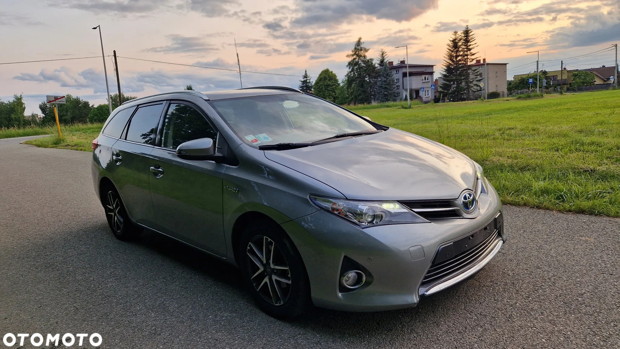 Toyota Auris 1.8 VVT-i Hybrid Automatik Executive - 2