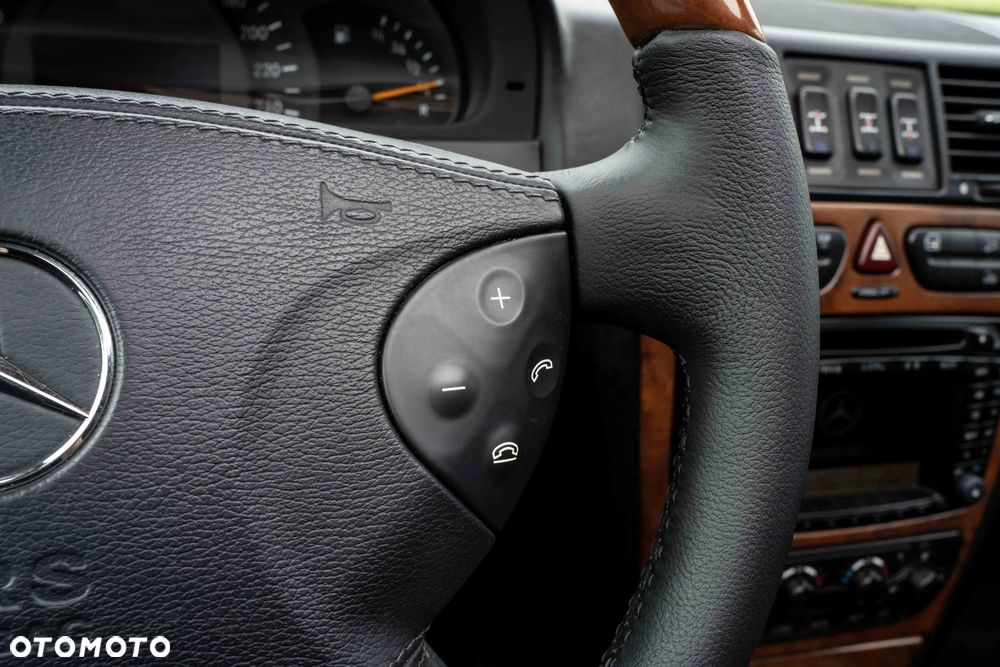 Mercedes-Benz Klasa G 500 Automatik Grand Edition - 31