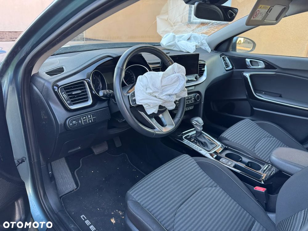 Kia Ceed 1.6 CRDi (48V Mild-Hybrid) DCT7 Vision - 13