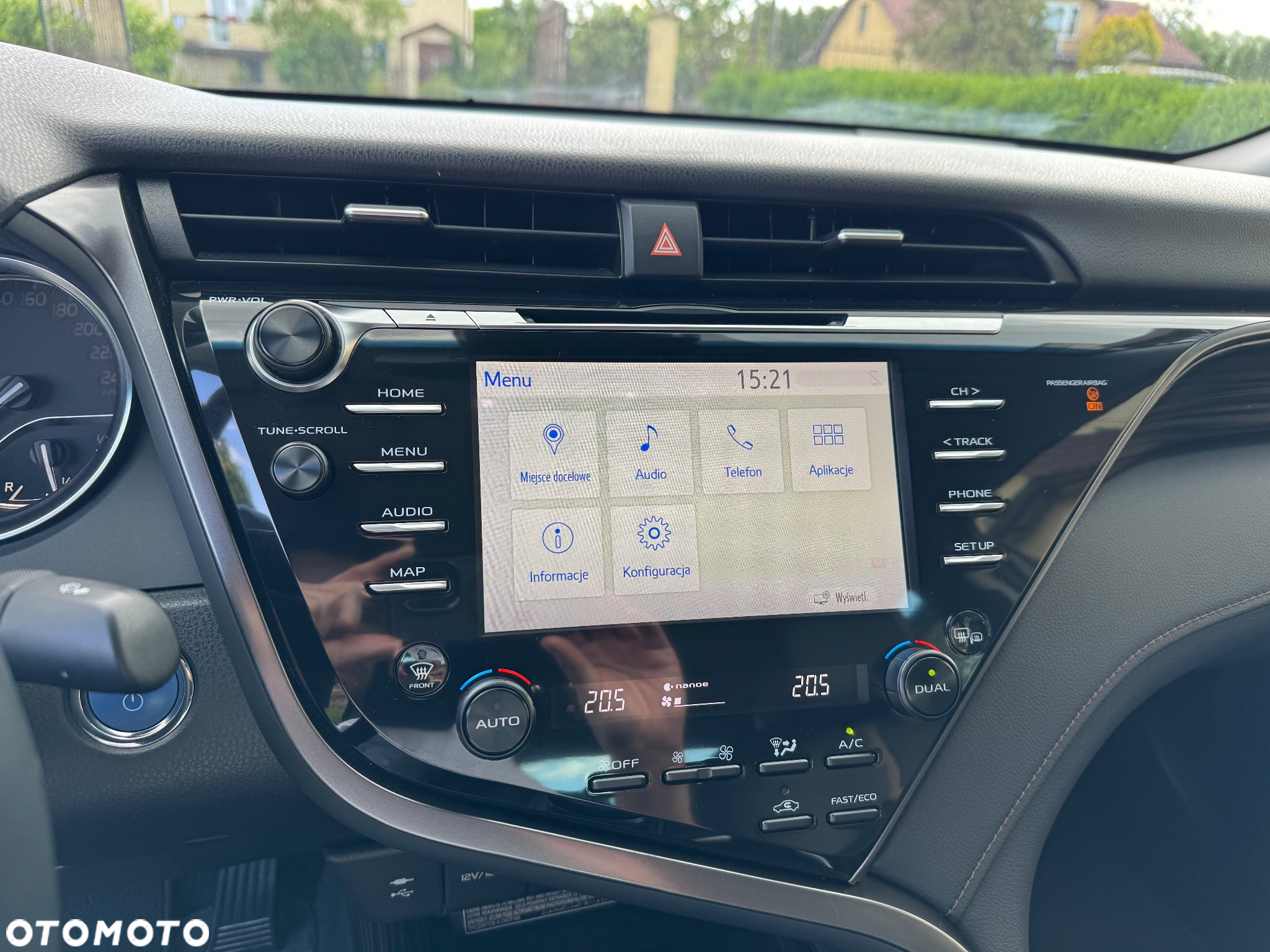 Toyota Camry 2.5 Hybrid Executive CVT - 24