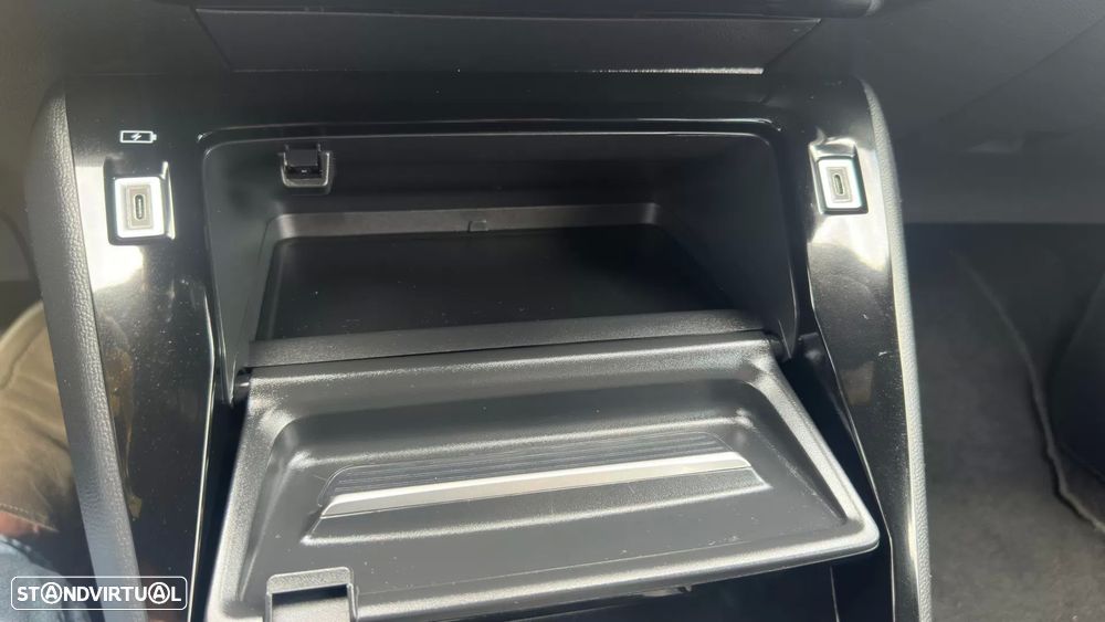 Peugeot 2008 1.2 Hybrid Allure e-DCS6 - 23
