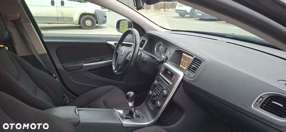 Volvo V60 D4 Edition - 17