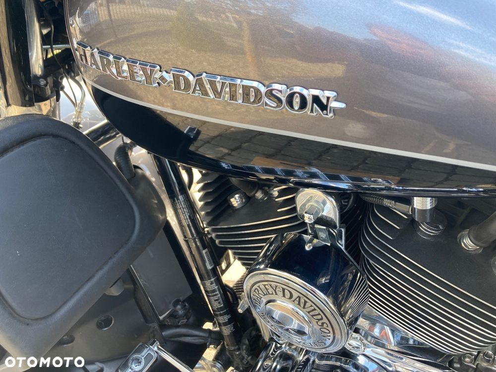 Harley-Davidson FLH Electra Glide - 16