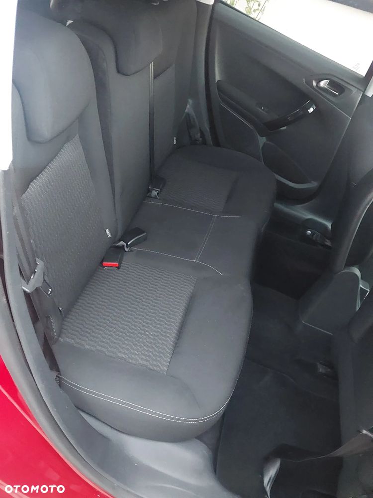 Peugeot 208 - 11
