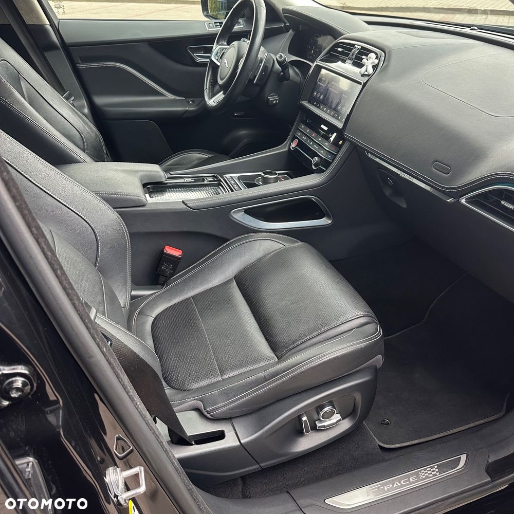 Jaguar F-Pace 2.0 i4D AWD Chequered Flag - 22